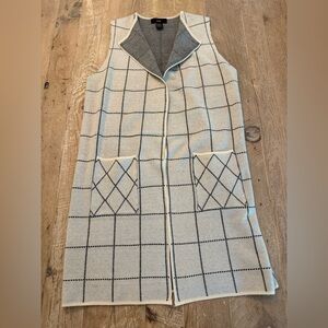 Rain Woman’s Cream and Grey Sleeveless Cadigan Size S